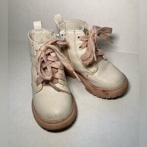 Cat & Jack 🟣 Size 6 Kids Neutral Ankle Boots with Laces and Side Zipper